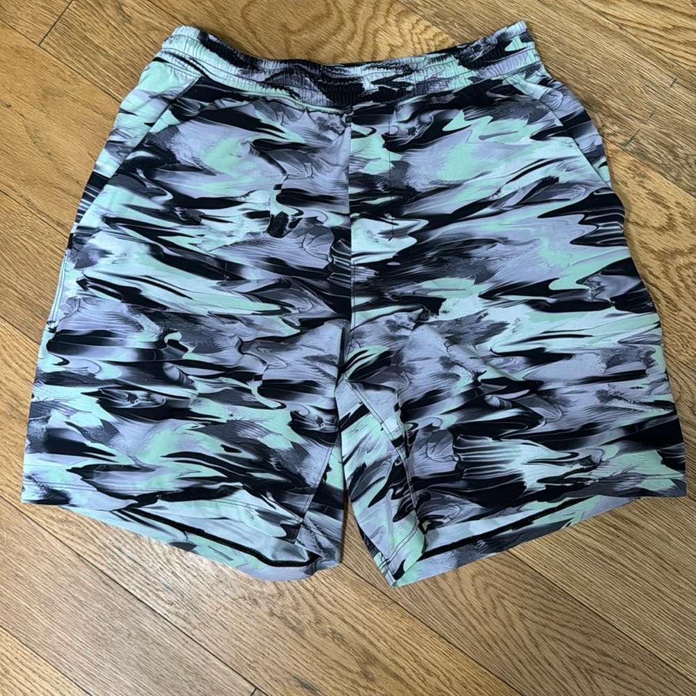 Lululemon lined workout shorts, 7 inch, green design